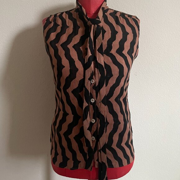 Vintage Sleeveless Button-up blouse with geometric stripes and collar tie detail - Picture 2 of 8